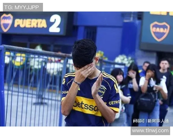 足球明星因倒踢球意外身亡引发全球哀悼与关注 足球明星因倒踢球意外身亡引发全球哀悼与关注