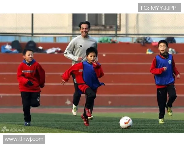东方晟的足球传奇:从草根少年到世界明星的奋斗历程与心路历程 东方晟的足球传奇:从草根少年到世界明星的奋斗历程与心路历程