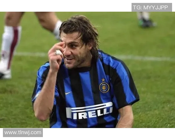 荷兰足球明星中锋的传奇故事与辉煌成就揭秘 荷兰足球明星中锋的传奇故事与辉煌成就揭秘